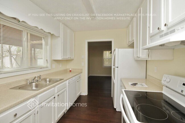 Building Photo - 4339 Marjorie Rd SW