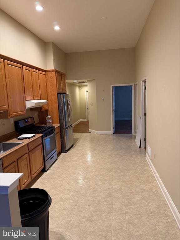 Building Photo - 15 W Central Ave