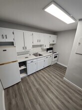 Building Photo - 30 Parkwood Dr