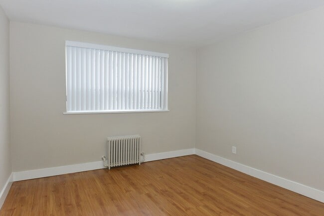 Building Photo - 12 Bater Ave