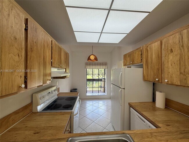 Foto del edificio - 1953 SW 15th St