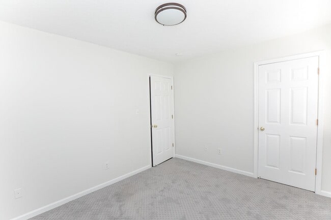 Building Photo - WILLIAMSBURG 2 Bedroom 1.5 Bath Townhome