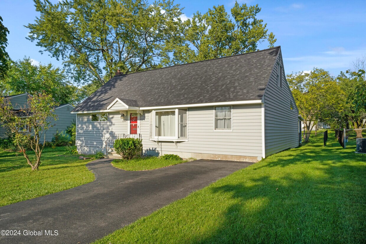 Foto principal - 2266 Dean St