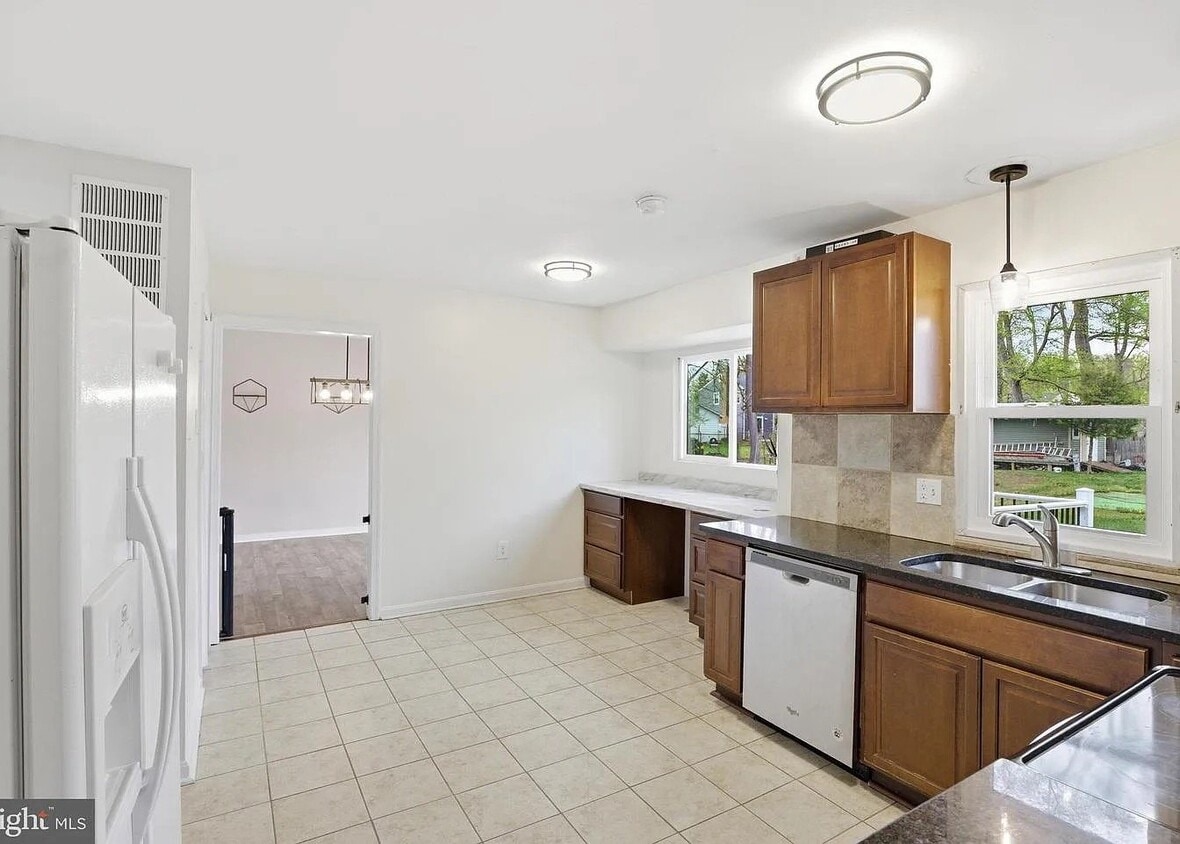 Photo - 12903 Chalfont Ave (Fort Washington, MD)