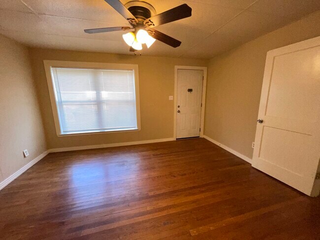 Photo - 2425 Bolivar St House