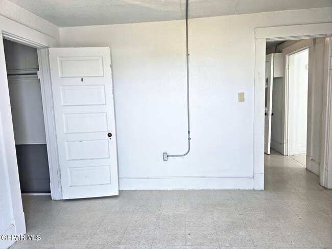 Building Photo - 1114 E Rio Grande Ave
