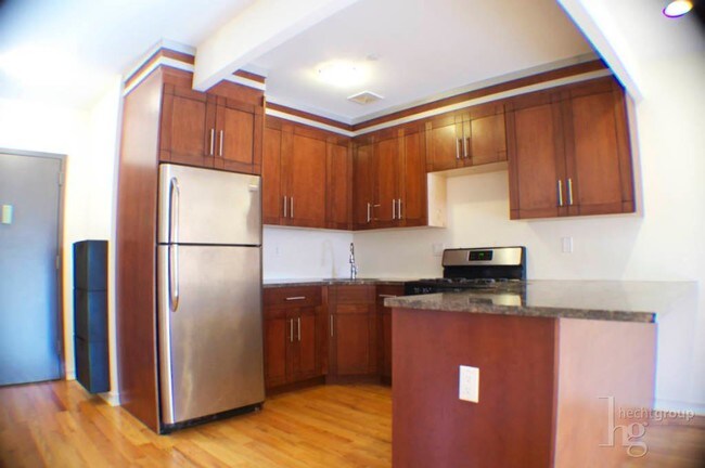 Building Photo - 2516 30th Dr