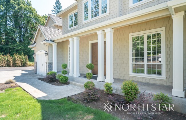 Foto del edificio - Executive Custom Home with River View on Acreage in West Linn