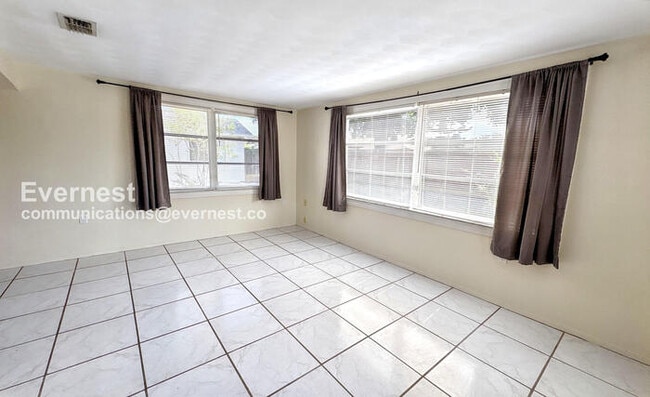 Building Photo - 5912 Della Dr