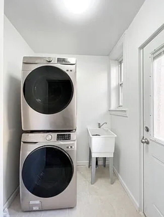 Laundry room - 955 Pacific St