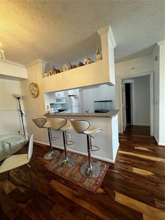 Foto del edificio - 17150 N Bay Rd