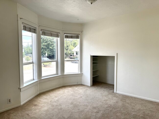 Building Photo - 3703 SE 65th Ave