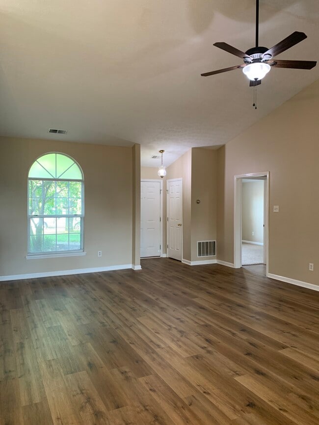 Foto del edificio - 213 Copperfield Ln
