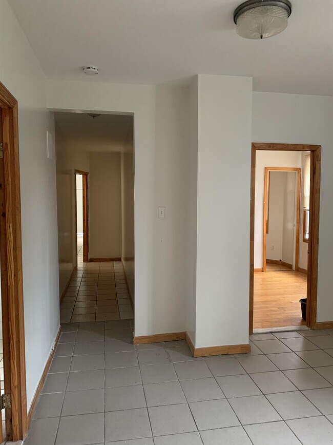 Foto del edificio - 512 N Indiana Ave
