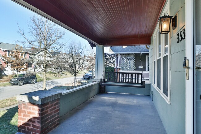 Building Photo - 353 E Kelso Rd