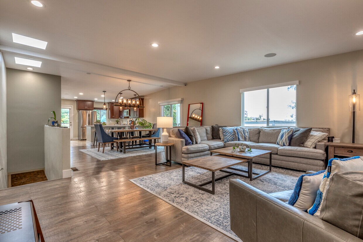 Gran habitación - 3805 Keating St