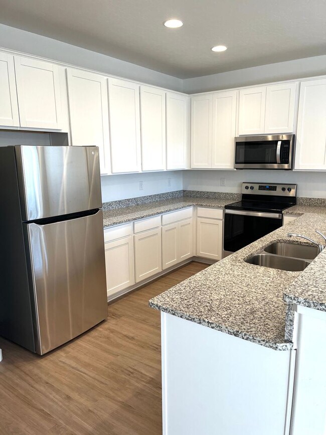 Foto del edificio - Beautiful Townhome