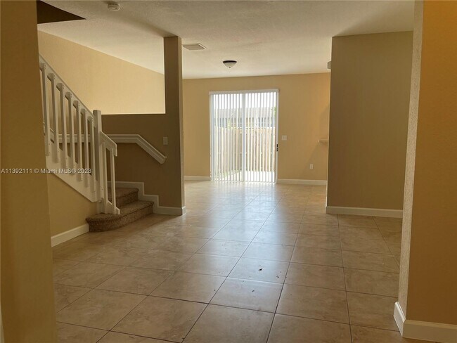 Foto del edificio - 1019 NE 208th St
