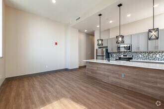 2BR, 2BA - 928SF - 75 Public Square