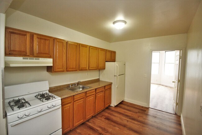 Building Photo - 1708 Linden Ave