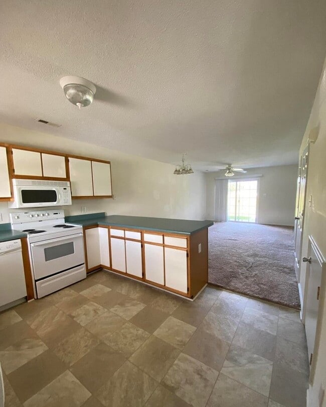 Building Photo - 601 Peletier Loop Rd