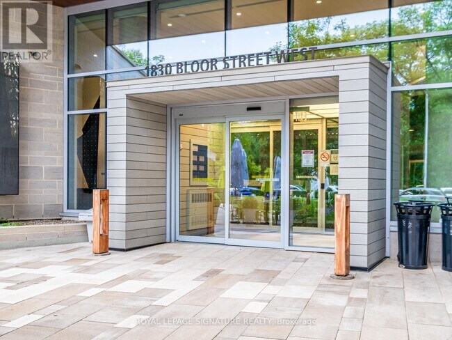 Photo du bâtiment - 1830 Bloor St W