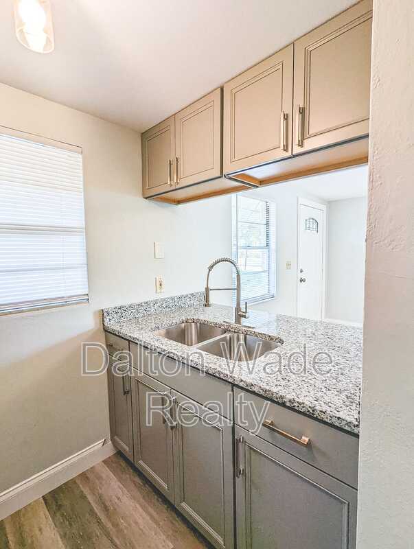 Foto del edificio - 6123 Montana Ave