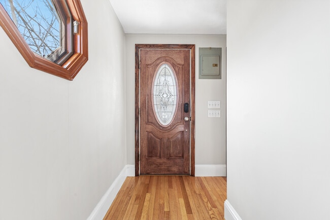 Building Photo - 1 Oak Grove Ct