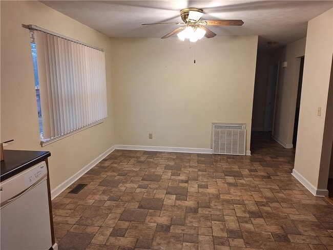 Building Photo - 614 Dr Mitchell Rd