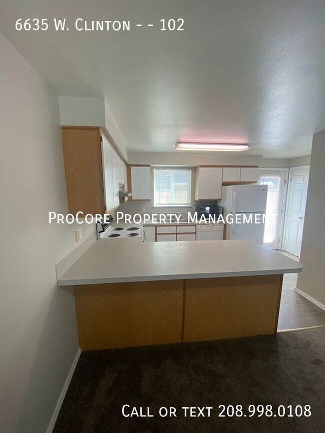 Building Photo - Live in the heart of Boise in this spaciou...