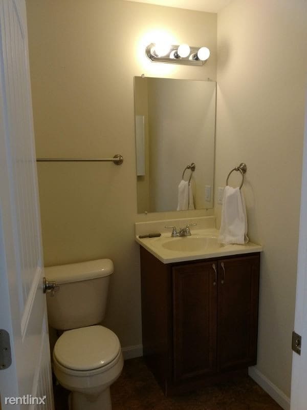 Building Photo - 2 br, 1.5 bath Condo - 54 River Village Dr