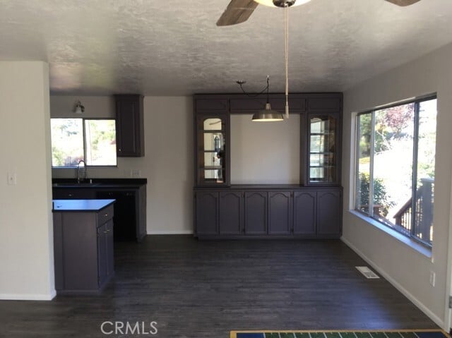 Foto del edificio - 9247 Fairway Dr