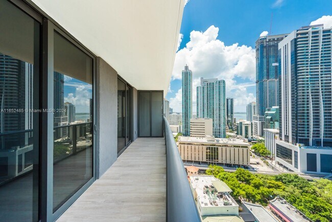 Foto del edificio - 45 SW 9th St