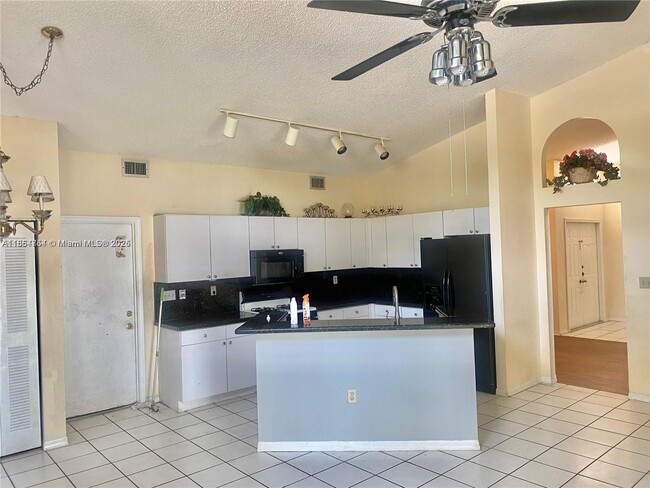 Foto del edificio - 19303 NW 87th Ct Cir