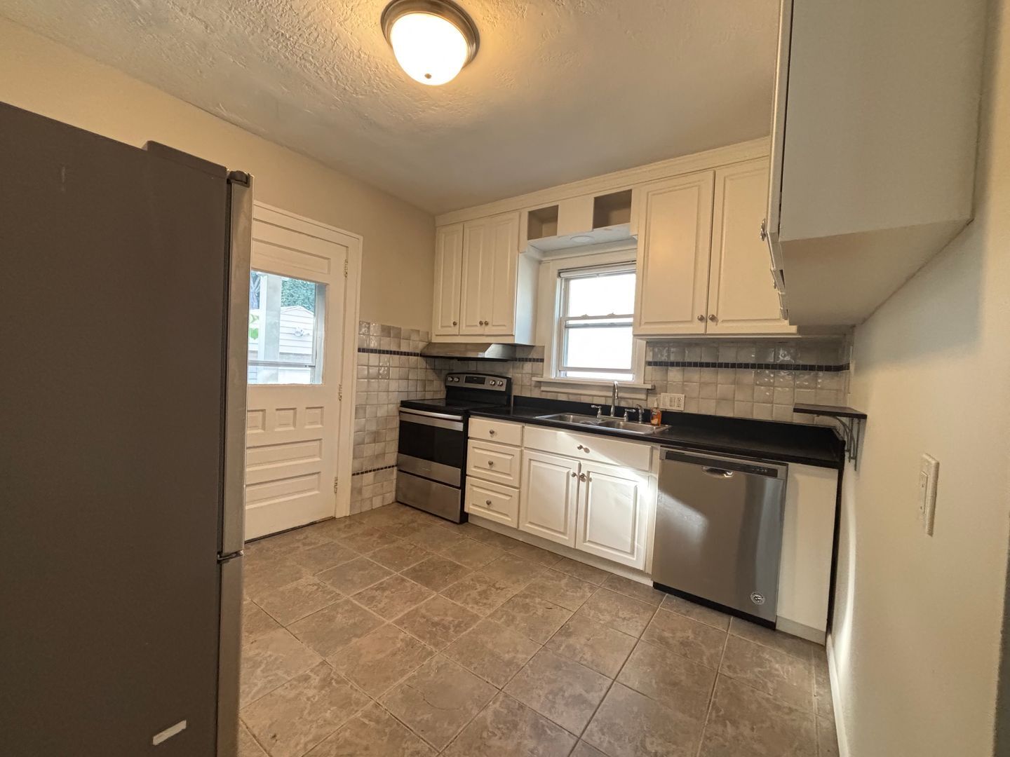 2642 E 126th St Cleveland, OH 44120 – photo 3