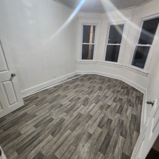 Foto del edificio - 117 Parker Ave