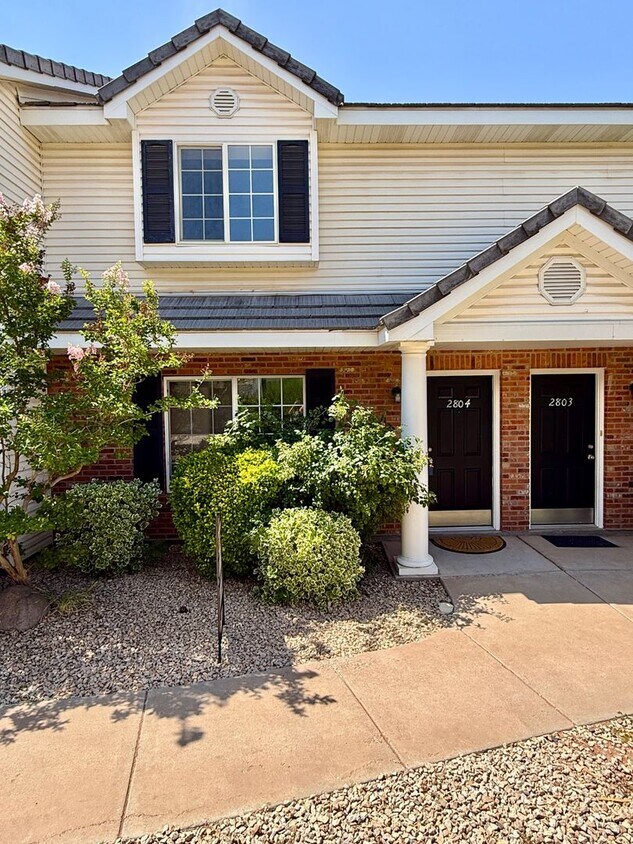 Foto principal - Redone Lexington Hills Townhome