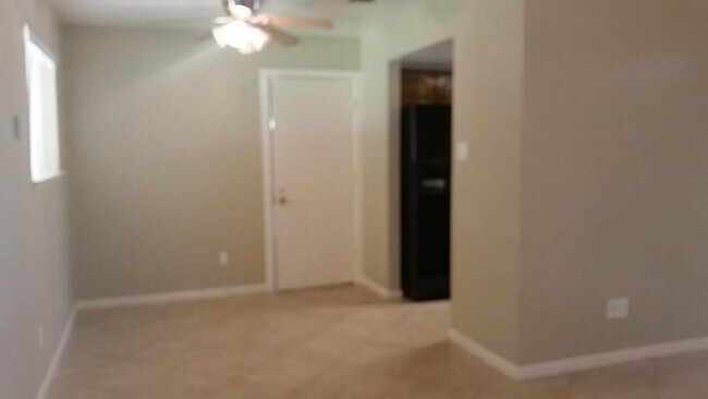 Building Photo - 1031 Fallbrook Dr