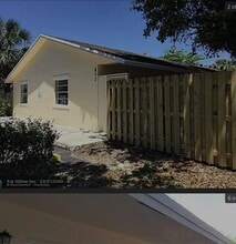 Building Photo - 853 SW 9th Ct