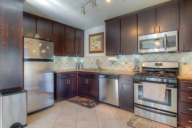 Building Photo - 867 Twin Oaks Ln