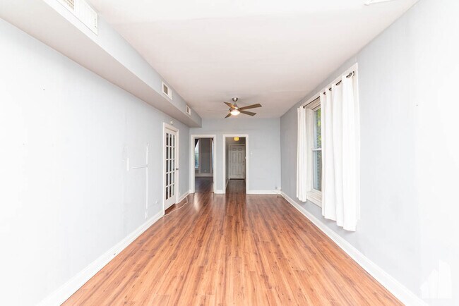 Building Photo - 848 N Wood St