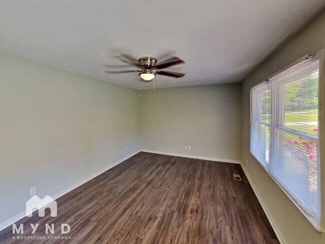 Building Photo - 4546 Lisa Dr
