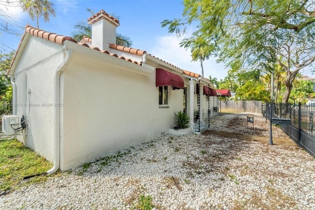 Building Photo - 100 SW 31st Rd