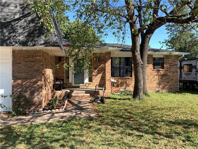 Building Photo - 2601 W Dogwood St