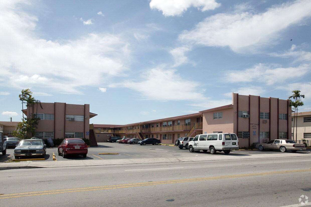 Building Photo - 1300 W 29th St