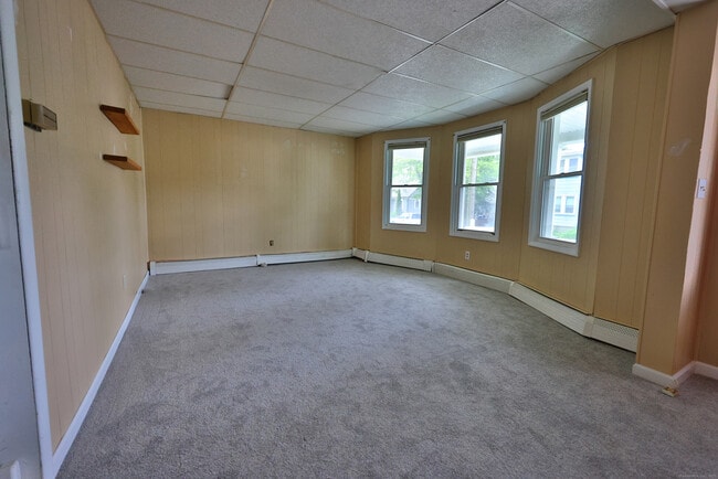 Building Photo - 117 Everett St