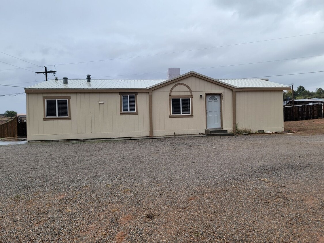 Foto principal - For Rent – 3 Bedroom, 2 Bath Home Near Old...