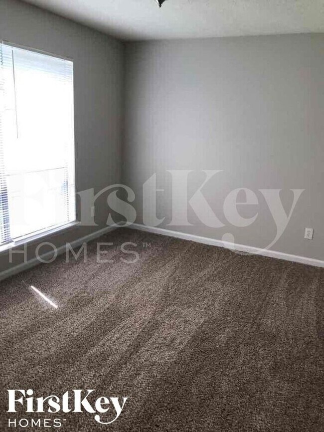 Foto del edificio - 6635 Greenbower Ln