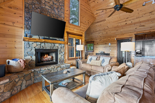 Building Photo - 202 Oak Ledge Rd