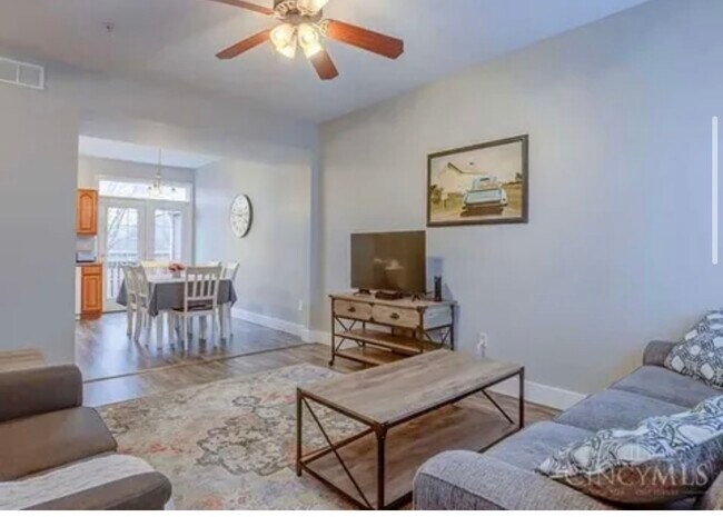 Building Photo - 14 S Poplar St